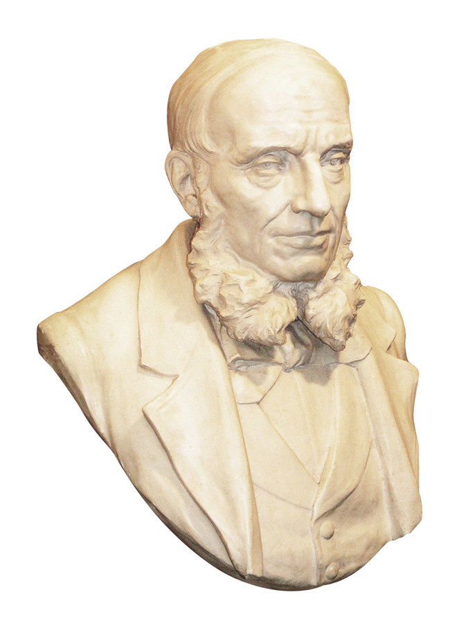 Steinerne Porträtbüste des Philosophen und Psychologen Alexander Bain.