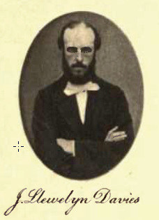 Historische Schwarzweissaufnahme von John Llewelyn Davies, um 1904.