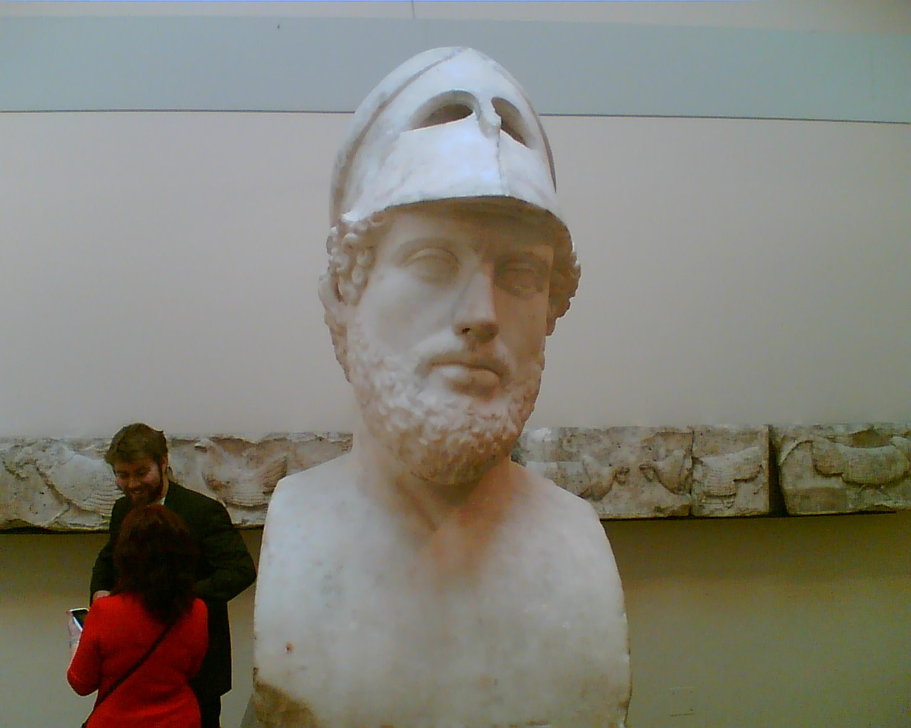 Römische Marmorbüste des Perikles mit zurückgeschobenem korinthischem Helm, nach einem älteren griechischen Porträttypus.